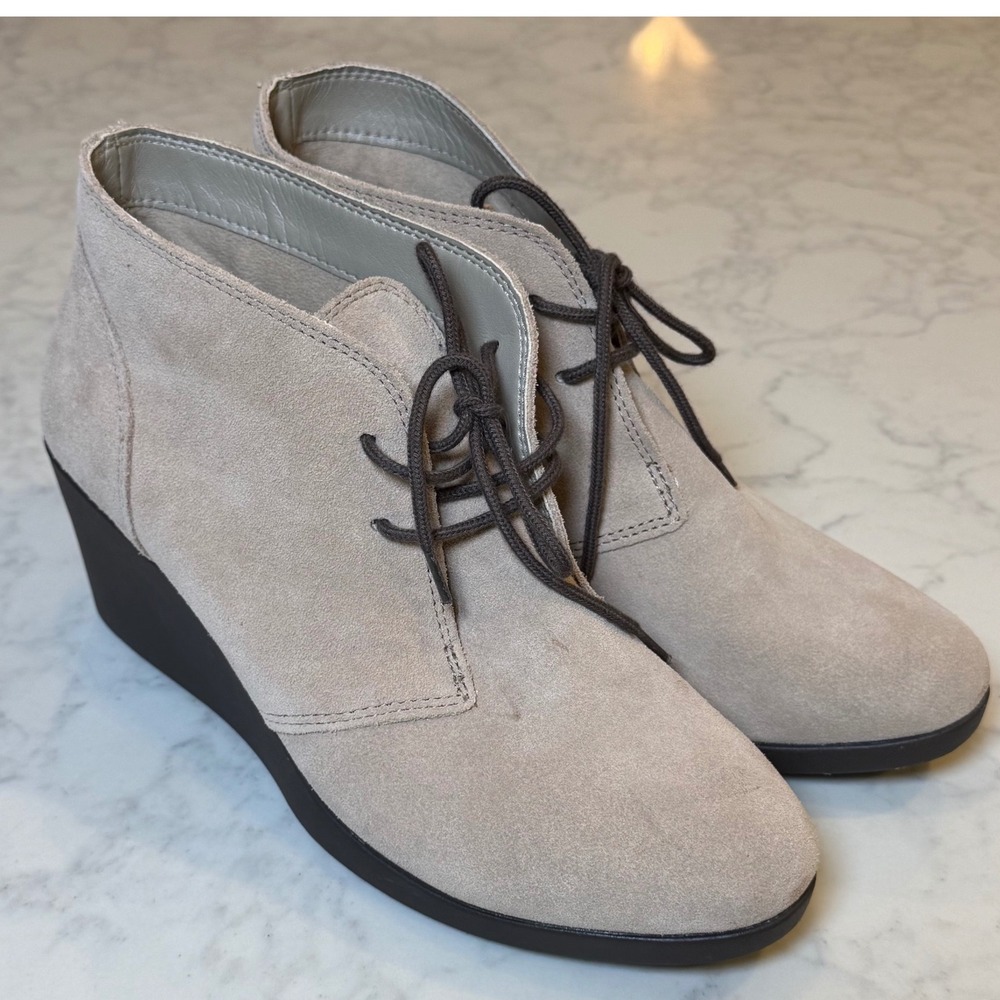Crocs Leigh Suede Wedge Bootie Taupe Lace Up Ankle Boots Womens 9.5